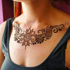 Chest Mehndi Design Images Pictures (Ideas) Chest Henna, Henna Neck, Henna Chest, Shoulder Henna, Henna Sleeve, White Henna Tattoo, Belly Henna