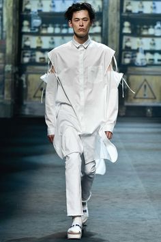 Deconstruction Fashion, Fall 2015 Style, Seoul Fashion Week, Seoul Fashion, Tailored Shirts, 2015 Fashion, Fashion Show Collection, Fall 2015, White Fashion