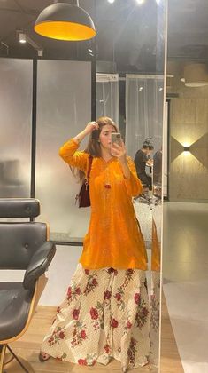 Garara Suit, Jeans Casual Outfit, Designer Dresses Elegant, Simple Dress Casual, Pakistani Fancy Dresses, Pakistani Dresses Casual, Beautiful Pakistani Dresses, Chique Outfits