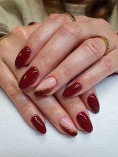 Red Nails Accent Nail, Nails For Wedding The Bride Indian, Maroon With Gold Nails, Maroon And Gold Nail Ideas, Autumn Nails Dark Red, Makeup For Maroon Outfit, Nail Ideas For Almond Shape, Nails Bordeaux Art, Indian Wedding Nails Design