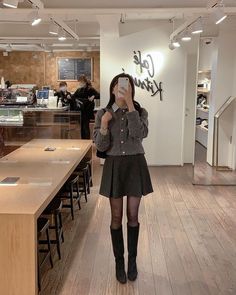 겨울 치마 코디, Rich Outfits, Autumn Fits, Paris Outfits, Feminine Outfit, Autumn Outfit, Girly Fashion, College Fashion