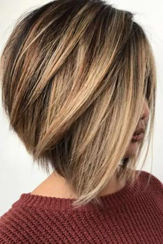 Inverted Bob Haircuts, Medium Bob Haircut, Inverted Bob Hairstyles, Hair With Highlights, Bob Haircut With Bangs, Hair Color Light Brown, Inverted Bob, Short Bob Haircuts