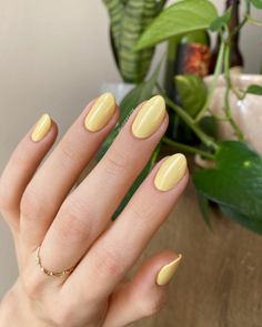 Gel Nails Yellow Pastel, White Yellow Nails, Short Yellow Nails, Rubber Nails, Acrylic Nails Yellow, Almond Acrylic Nails Designs, Yellow Nails Design, Pastel Nails Designs, Yellow Nail