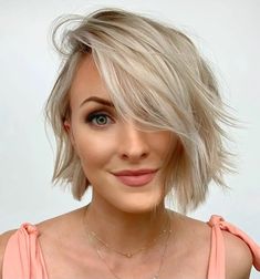 Top 30 Hairstyles for Fine Hair 2024: Chic & Effortless Trends - divagaze.com Hair Chin Length, A Bob With Bangs, Bob Hairstyles For 2023, Ways To Style A Bob, Style A Bob, Western Hairstyles, Side Part Bob, Hairstyles For 2023, Choppy Bangs