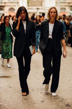 Vogue Subscription, Vogue Photographers, Le Catch, French Vogue, Emmanuelle Alt, Blazer Outfit, Milano Fashion Week, Cooler Look