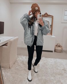 Stylish Rainy Day Outfits To Wear In A Cold Weather Rainy Day Outfit Fall, Rainy Fall Outfit, Fall Rainy Day Outfits, Outfit For Rainy Day, Rainy Day Outfit For Fall, Casual Rainy Day Outfit, Cozy Rainy Day Outfit, Rainy Day Outfit Ideas, Rainy Day Outfit Casual