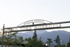 a street sign that reads maybele avenue and town monr ova