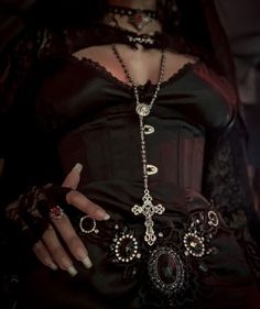 Latin Gothic Aesthetic, Vampire Black Woman, Vampire Dress Aesthetic, Vampire Woman Aesthetic, Black Vampire Aesthetic, Goth Glamour, Goth Goddess, Afro Goth, Black Vampire