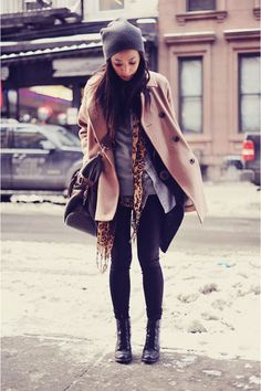 Pick slim pants to accentuate your thin legs. Ideally keep the shoes in the same color to add to the elongating effect. You can then layer on top without looking too bulky Winter Style Outfits, White Street Style, New York Weather, Nyc Love, Vintage Scarf, Fall Winter Fashion, Winter Looks, My Dream Closet, Dressing Room