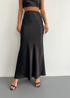 Discover the epitome of elegance and comfort with our Luxury Quality Maxi Skirt, a versatile piece that transcends seasonal trends and provides a timeless addition to your wardrobe. Each skirt is meticulously crafted to embody sophistication and effortless style, making it a must-have garment for every fashion-savvy woman. ✨ Skirt Pattern: Our unique skirt pattern has been designed with a flattering silhouette in mind, ensuring a perfect fit that enhances your natural curves and allows for free Elegant Black Long Skirt, Solid Full-length Party Skirt, Elegant Solid Color Party Skirt, Black Full Length Elegant Pencil Skirt, Elegant Full Length Solid Color Skirt, Elegant Full Length Lined Skirt, Elegant Long Black Pencil Skirt, Full Length Lined Pencil Skirt For Parties, Long Lined Pencil Skirt For Party