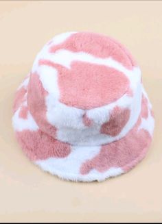 Bucket Hat Ideas, Bucket Hat Aesthetic, Cute Bucket Hats, Peony Aesthetic, Fluffy Hat, Fluffy Bucket Hat, Bucket Hat Fashion, Fluffy Shoes, Bucket Hat Style