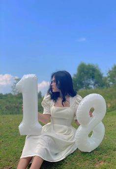 Birthday Photo Outdoor, Birthday Pict, Number Balloons Photoshoot, Pre Debut Photoshoot, Debut Theme, Birthday Dress Women, Simple Birthday Decorations