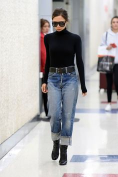 Victoria Beckham Victoria Beckham Outfits, Looks Jeans, Victoria Beckham Style, Mode Tips, Legging Outfits, Outfit Jeans, Mode Casual, Looks Street Style, Inspired Outfits