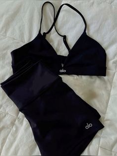 Alo Yoga Workout Set, Alo Set Aesthetic, Alo Sets Aesthetic, Alo Workout Clothes, Work Out Sets Aesthetic, Gym Cute Outfits, Workout Clothes Amazon, Alo Workout Aesthetic, Alo Gym Outfit