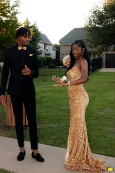 2k24 Prom, Prom Outfits For Couples, Gold Prom Suit, Hoco Inspo, Senior Szn, Prom Goals