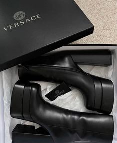 Versace Boots, Dr Shoes, Cute Shoes Heels, Fancy Shoes, Hype Shoes, Girly Shoes, Aesthetic Shoes, Shoe Inspo, Swag Shoes