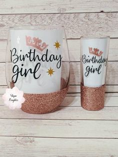 Wine Glass Gifts, Glitter Wine Glasses Diy, Custom Glassware, Glitter Wine Glasses, Birthday Wine Glass, Diy Wine Glasses, Decorated Wine Glasses, Glitter Glasses