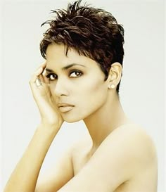 Cute Halle Berry Style, Monica Bellucci, Halle Berry, Hair Pictures, Short Pixie, Pixie Hairstyles