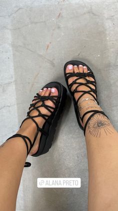 Stylish Sandals, Cute Sandals, Girly Shoes, Aesthetic Shoes, Swag Shoes, Dream Shoes, Beautiful Shoes, Bottega Veneta, Cute Shoes