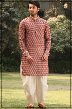 Kurtha Models Latest For Men, Indian Attire For Men, Traditional Styles For Men, Kurta Pajama Pathani, Pathani Kurta For Men, Pathani Suit For Men, Sherwani Design, White Salwar, Pathani Suit