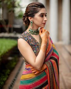 Aarti Ravi in a multi coloured Sabyasachi saree for a wedding 3 Wedding Wear Saree For Sister, Multi Colour Blouse Designs, Multi Colour Blouse, Aarti Ravi, Multi Colour Saree, Multicolor Saree, Striped Saree, Hand Painted Saree, Sabyasachi Saree