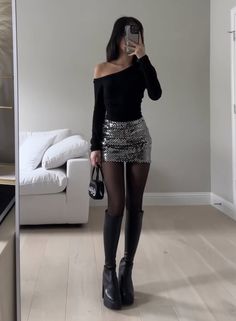 Elegantes Party Outfit, Sequin Skirt Outfit, Night Out Outfit Clubwear, Silver Sequin Skirt, New Year’s Eve Outfit, Outfits New Year, Maggie Lindemann