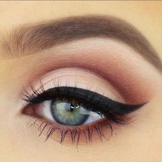 Pretty neutral/pink smokey eye look! Try Lily Lolo's Smoke and Mirrors Eye Palette. Más Pink Smokey Eye, Perfect Cat Eye, Best Wedding Makeup, Makeup For Blondes, Beauty Make-up, Makijaż Smokey Eye, Makeup Guide, Pink Eyeshadow, Matte Eyeshadow