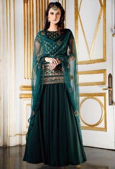 Astha Narang Peplum Lehenga, Orang India, Kurta Lehenga, Mehendi Outfit, Indian Bridesmaids, Indian Outfits Lehenga, Gaun Fashion, Green Lehenga, Indian Dresses Traditional