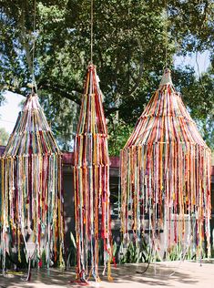 Diy Art Installation Ideas, Installation Art Ideas Diy, Fabric Braids, Yarn Backdrop, Diy Stage, Jellyfish Tentacles, Fabric Tassels, Diy Festival, Fabric Installation