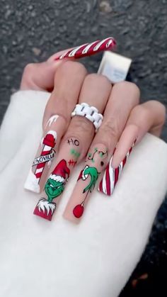 Grinch Nail Art, Xmas Nails Christmas, Acrylic Christmas Nails, Nail Designs Christmas, Nails Xmas, Halloween Acrylic Nails, Asian Nails