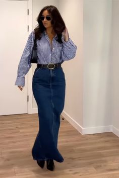 Baggy shirt and Jean Maxi Skirt IG: georgiedobso Jean Skirt Outfit Modest, Maxi Skirt Long Sleeve Top Outfit, Styling Long Jean Skirt, Outfits With Long Jean Skirt, Styling A Long Denim Skirt, Woven Top Outfit, Jeans Maxi Skirt Outfit, Jean Skirt Outfits Long