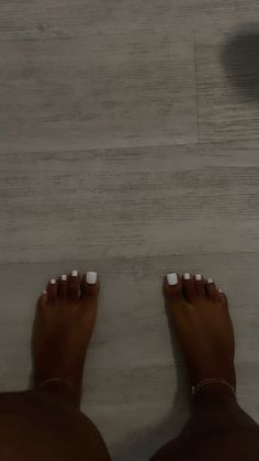 Toes ,white toes Toes Aesthetic Nails, White Toes Pedicure Black Women, White Feet Nails Ideas, White Pedicures, White French Toe Nails, White Toes Black Women, White Nails Feet Toenails, White Toenails With Design, French Tip Nails And Toes Black Women