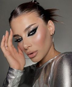 Silver Eyeliner, Dance Makeup, Makeup Aesthetic