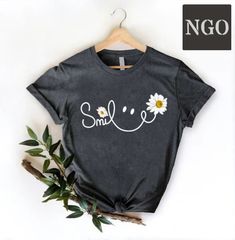 Cute Tshirt Designs Graphic Tees Cricut, Cute Spring Tops With Smiley Face, Cute Smiley Face Tops For Spring, Cute Smiley Face Top For Spring, Spring Tops With Smiley Face, Short Sleeve, Short Sleeve Tops With Smiley Face For Spring, Spring Smiley Face Short Sleeve T-shirt, Trendy Daisy Print Short Sleeve T-shirt, Trendy Short Sleeve Daisy Print T-shirt