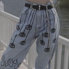 Grunge Girls, Halloween Bark, Diy Pants, Skirt Diy, Goth Outfit, Diy Jeans, Bark Recipe, Diy Vetement, Girl Halloween