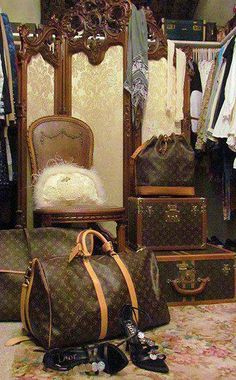 ... Τσάντες Louis Vuitton, Cheap Louis Vuitton Bags, Vogue Fashion, Vuitton Bag, Up Girl, Suitcases