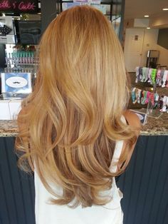 Strawberry Blonde Hair Brunette, Bounce Layer Haircut, Strawberry Blonde Blowout, Blowout Hair Ginger, Strawberry Blonde Hair Layers, Medium Strawberry Blonde, Ginger Hair Blowout, Light Golden Copper Hair, Blonde To Strawberry Blonde