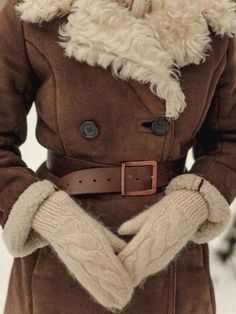 Anastasia Disney Aesthetic, Russian Princess Aesthetic, Anastasia Romanov Aesthetic, Aesthetic Anastasia, Romanov Aesthetic, Winter First Date Outfit, Winter Date Outfit Ideas, Winter Date Outfit, First Date Outfit Ideas