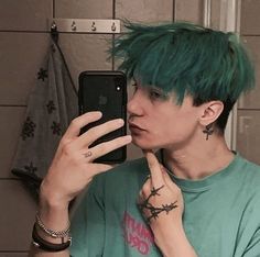 Green Hair Men, Androgynous Hair, Foto Poses, Short Hair Haircuts, Boys Haircuts, Cut My Hair