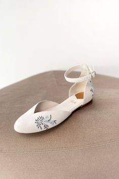 Wedding flat shoes 'Jasmine' are handcrafted in soft pinky white suede and have elegant handmade embroidery that can be customized to your preference! The heel measures 0.5 cm / 0.2 inches tall and cushioned insoles ensure comfort for all-day wear. These wedding shoes are designed with a V-notched vamp (v-cut) and closed toe which makes bridal sandals even more elegant and special. Inside there is a soft Memory foam insole, which gives a feeling of additional comfort when walking. Tunit outsole White Embroidered Closed Toe Wedding Shoes, Cream Closed Toe Wedding Shoes For Ceremony, White Flat Wedding Shoes For Bride, Cream Closed Toe Wedding Shoes, Beige Round Toe Flats For Wedding, Cream Closed Toe Wedding Shoes For Bride, Cream Closed Toe Wedding Shoes For Brides, Cream Closed-toe Wedding Shoes For Bride, Embroidered Flat Wedding Shoes