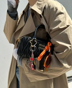 Second Hand Jewellery, Diy Bag Charm, Twitter Aesthetic, Bag Styling, Hand Jewellery, What Is Trending Now, Bags 2024, Outfit Primavera, Miu Miu Bag