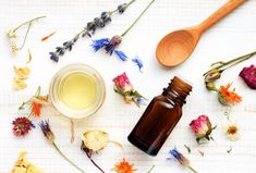 Face Oil Diy, Skincare For Aging Skin, Homemade Bug Spray, Calm Energy, Diluting Essential Oils, Skin Perfection, Essential Oils Uses, Diy Essential Oil Recipes, Essential Oils Blends