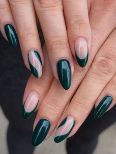 christmas nails green christmas nails inspo aesthetic green nail art winter nails winter nails art Forest Green Almond Nails Designs, Forest Green Nails Almond Shape, Almond Nails Designs Dark Green, Emerald Green Nails Inspiration, Full Colour Nail Ideas, Kendall Jenner Green Nails, Emerald Green Nail Art Designs, Winter Nails Ideas 2023, Emerald Green Nails Acrylic Prom Short