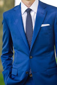 Striking blue suit: http://www.stylemepretty.com/michigan-weddings/2014/09/16/michigan-farm-wedding-full-of-rustic-elegance/ | Photography: Chelsea Brown - http://www.chelseabrownphotography.com/ Royal Blue Groomsmen Suits, Royal Blue Groomsmen, Royal Blue Suit Men, Rustic Mens Fashion, Royal Blue Mens Suit, Blue Groomsmen Suits, Blue Mens Suit, Blue Groomsmen