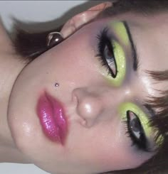 1992 Makeup Trends, Fun Eyebrow Looks, Colorful Gyaru Makeup, Strange Makeup Looks, Eccentric Makeup Looks, Green And Orange Makeup, Bright Green Eyeshadow, 90s Rave Makeup, Maximalism Makeup