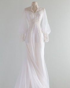 Nikah Dress, Ethereal Dress, Fantasy Dresses, Vintage Gowns, Fantasy Dress, Shopping Tips, Historical Dresses