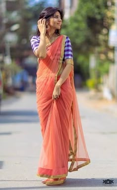 Saree Pose, Elegant Sarees, Plain Saree, Saree Poses, Simple Sarees, Salwar Kamiz, Saree Photoshoot, Stylish Photo Pose, Saree Models