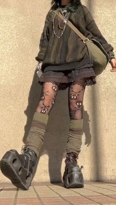 Y2k Grunge Fashion Street Styles, Grunge Outfits Fairycore, Punk Rock Alt Outfits, Emo Fairy Outfits, Fairy Grunge Outfit Fem, Emo Fairy Aesthetic, Stylish Grunge Outfits, Alternative Grunge Aesthetic, Green Goth Aesthetic Outfit