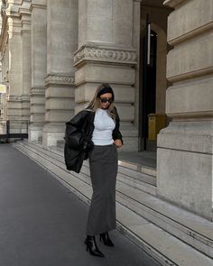 Gray Skirt Outfit Winter, Gray Skirt Outfit, Normcore Outfits, Long Grey Skirt, Cargo Skirt Outfit, Maxi Skirt Winter, Skirt Outfits Aesthetic, Grey Maxi Skirts