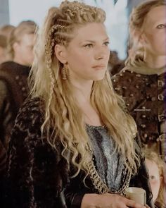 Viking Hairstyles Female, Vikings Women, Warrior Braid, Lagertha Hair, Viking Hairstyles, Beach Waves Hair Tutorial, Katheryn Winnick